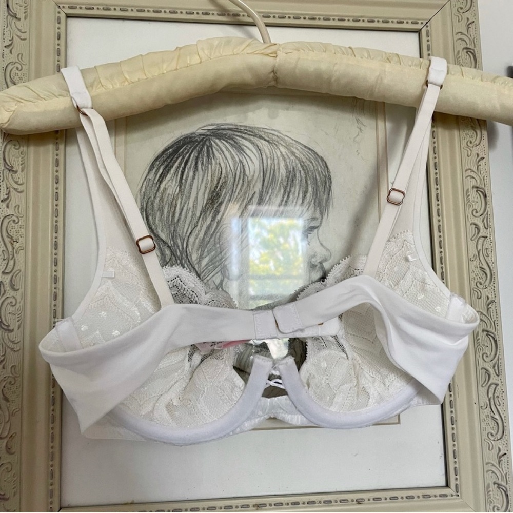 Victoria’s Secret White Lace Bra 34B - Picture 2 of 3